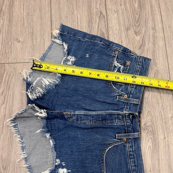 Levi’s women’s 501 high rise jean shorts - Picture 4 of 6
